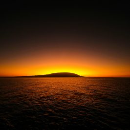 Napnyugta domb mögött