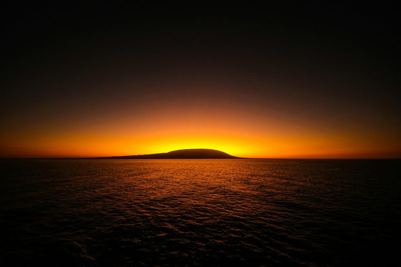 Napnyugta domb mögött